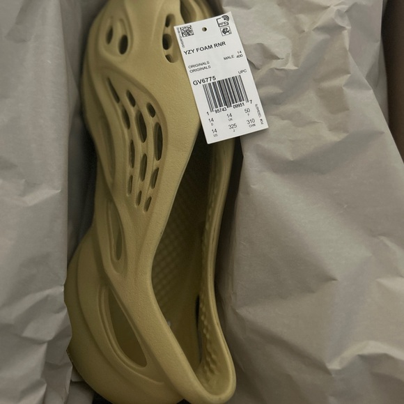 Yeezy Foam Runner Sulfur - Picture 10 of 10